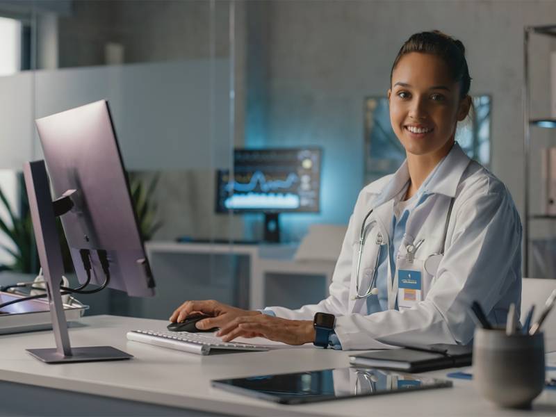 Médecins : Libérez-vous du temps avec Dragon Medical One !